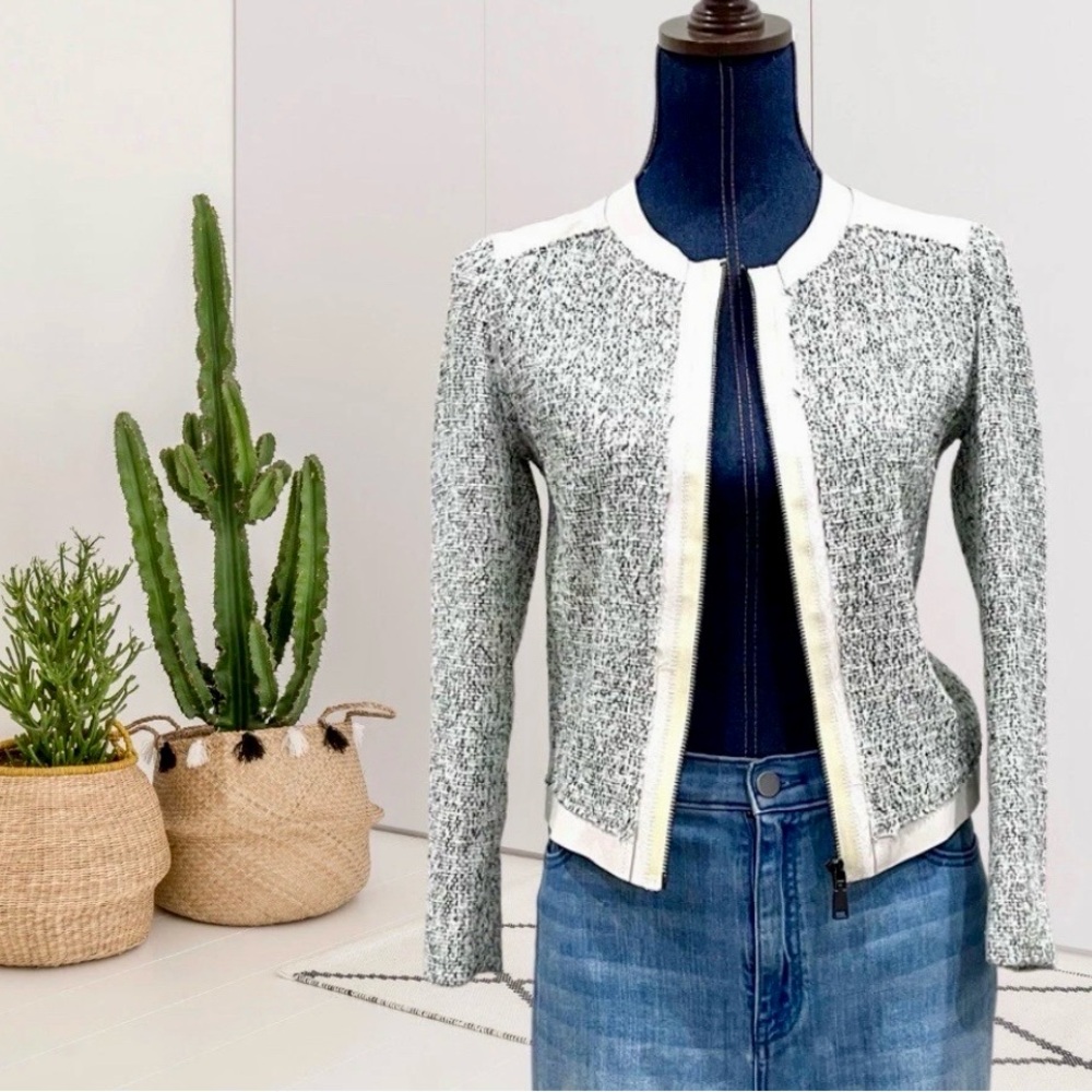 Elie Tahari Women’s 4 Tweed Lambs Leather Trim Zip Front Short Jacket White Blue